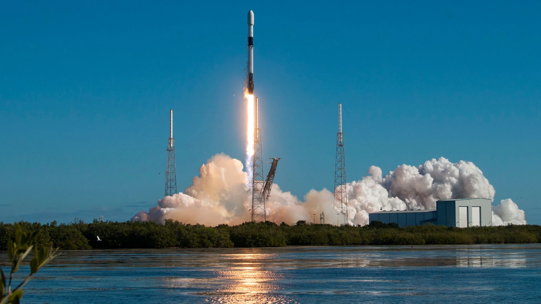A SpaceX Falcon 9 rocket will crash into the Moon this summer at 8,690 km/h