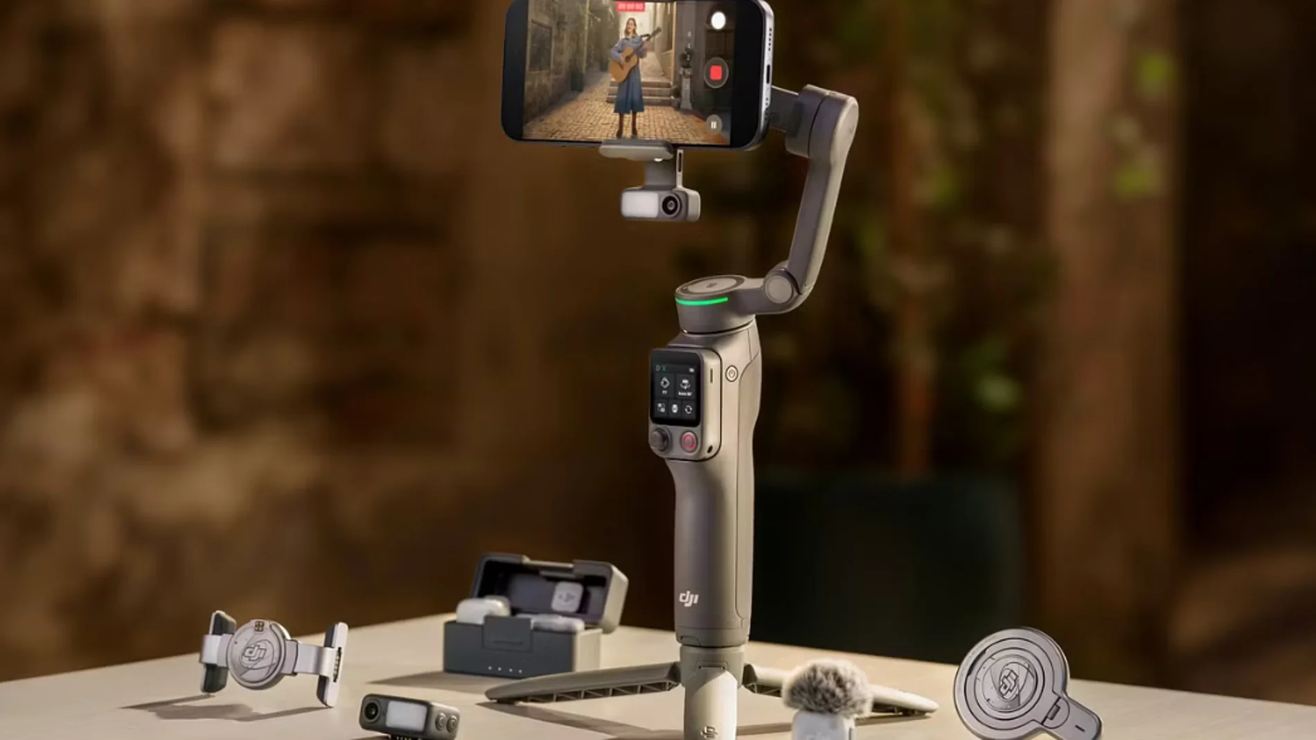 DJI presents the Osmo Mobile 8 P, the cross between a drone and a gimbal
