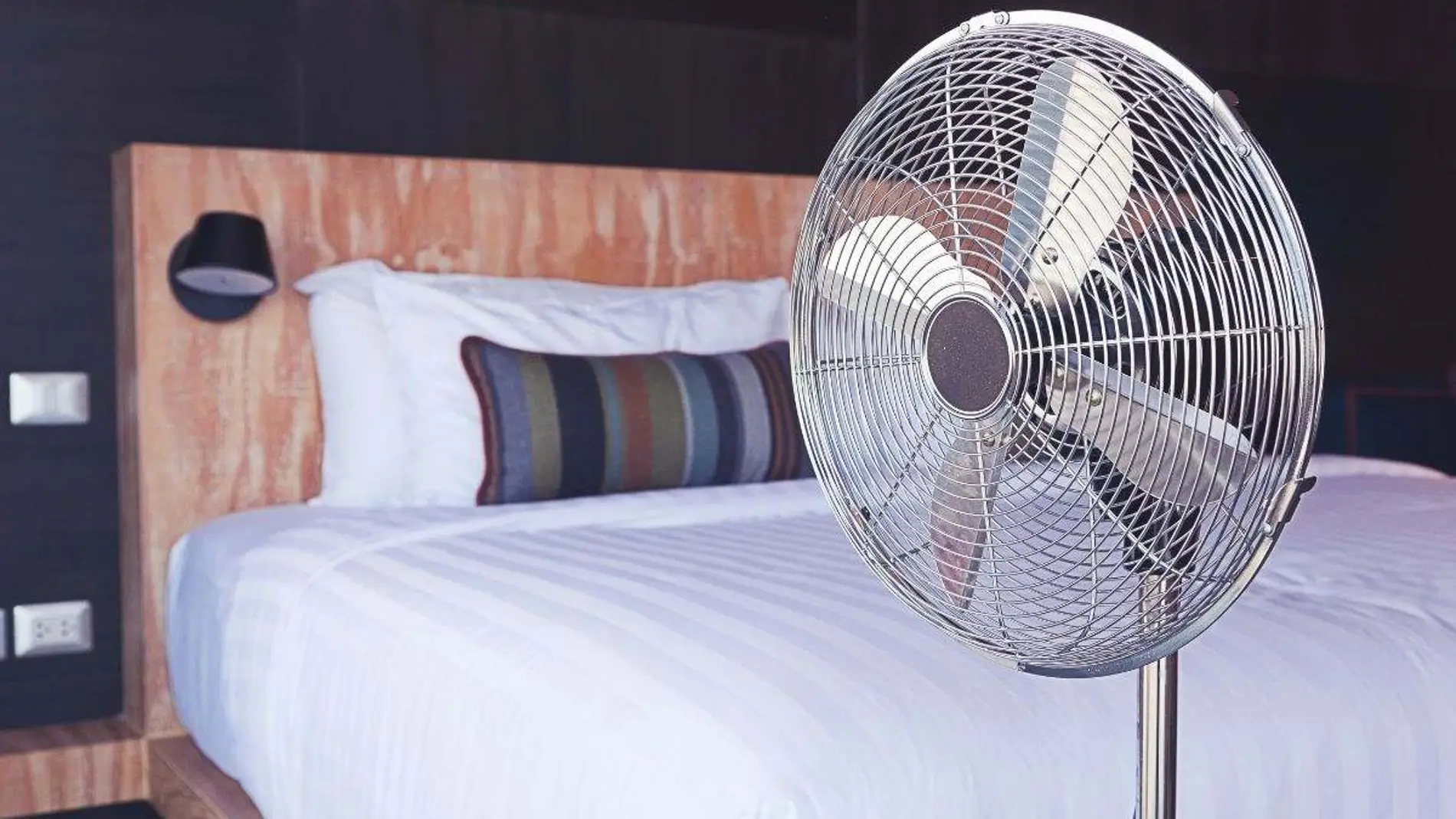 How much does it cost to leave a fan on all night?