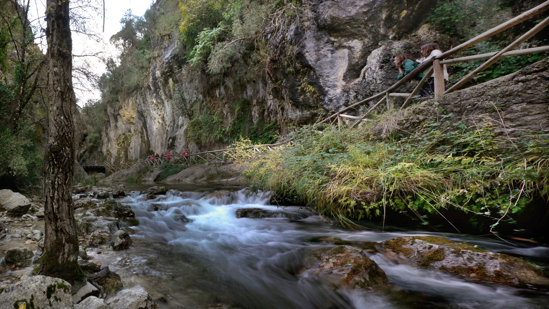 It looks like Switzerland but it is in Spain, this is the most unknown hiking route located between waterfalls and walkways in Andalusia