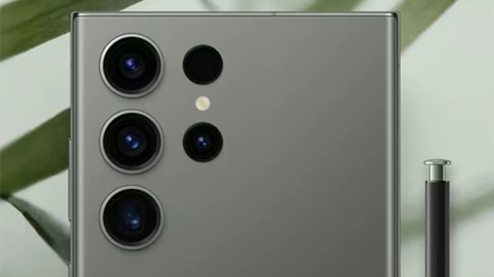 Mobile phone makers turn to cheaper cameras to offset rising RAM costs