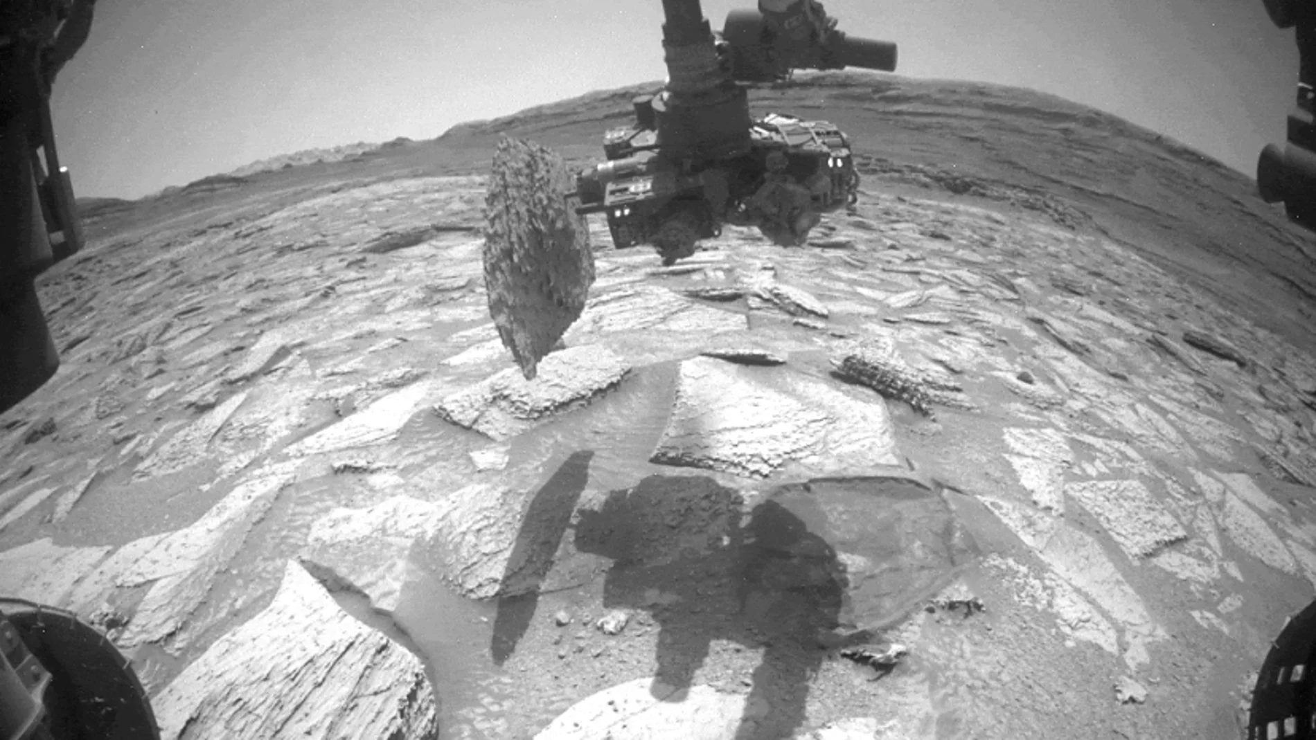 NASA's Curiosity rover drill was stuck for 6 days with a 13-kilogram Martian rock