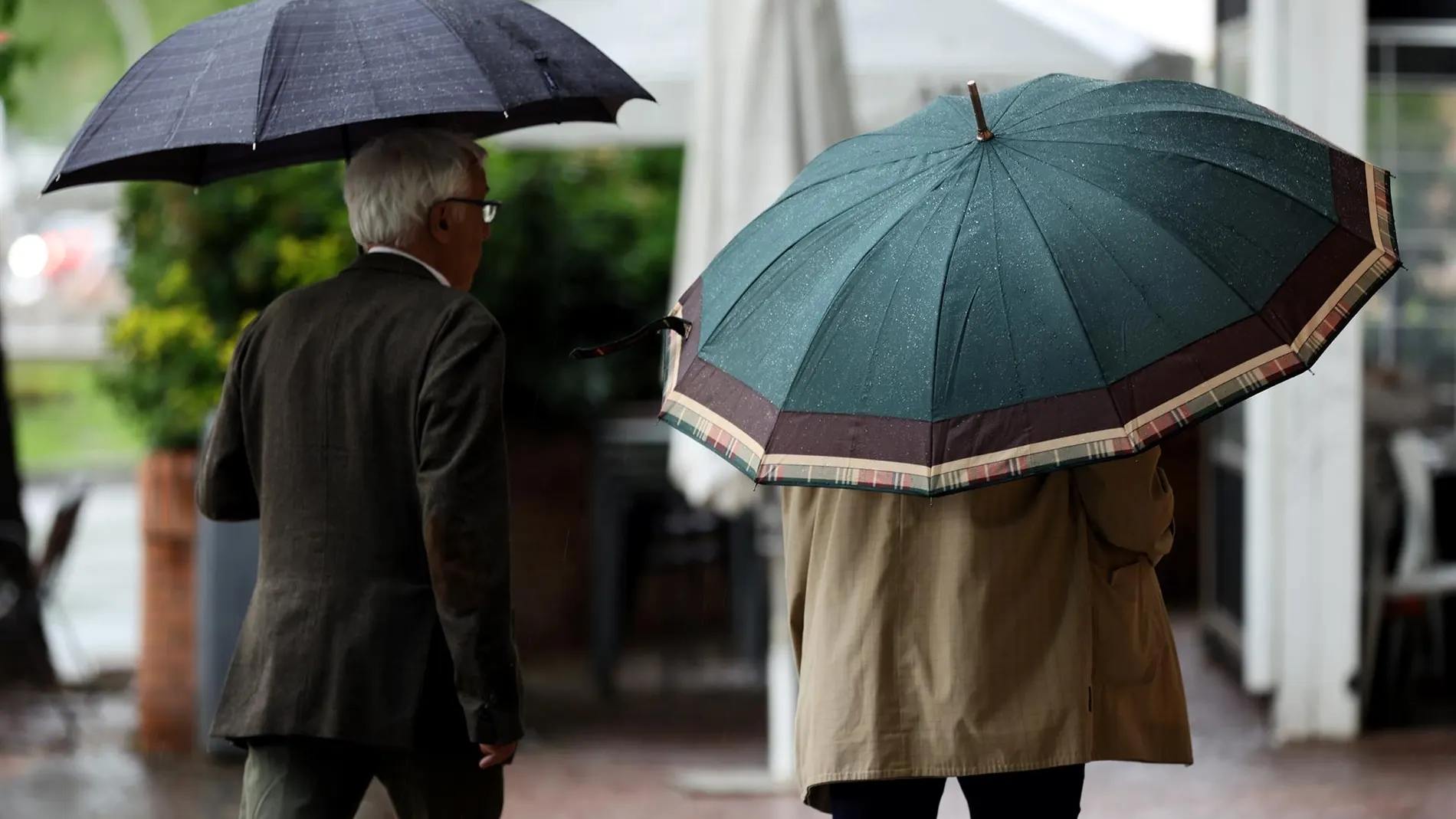 The weather is complicated this weekend with heavy rain, storms and hail in much of Spain