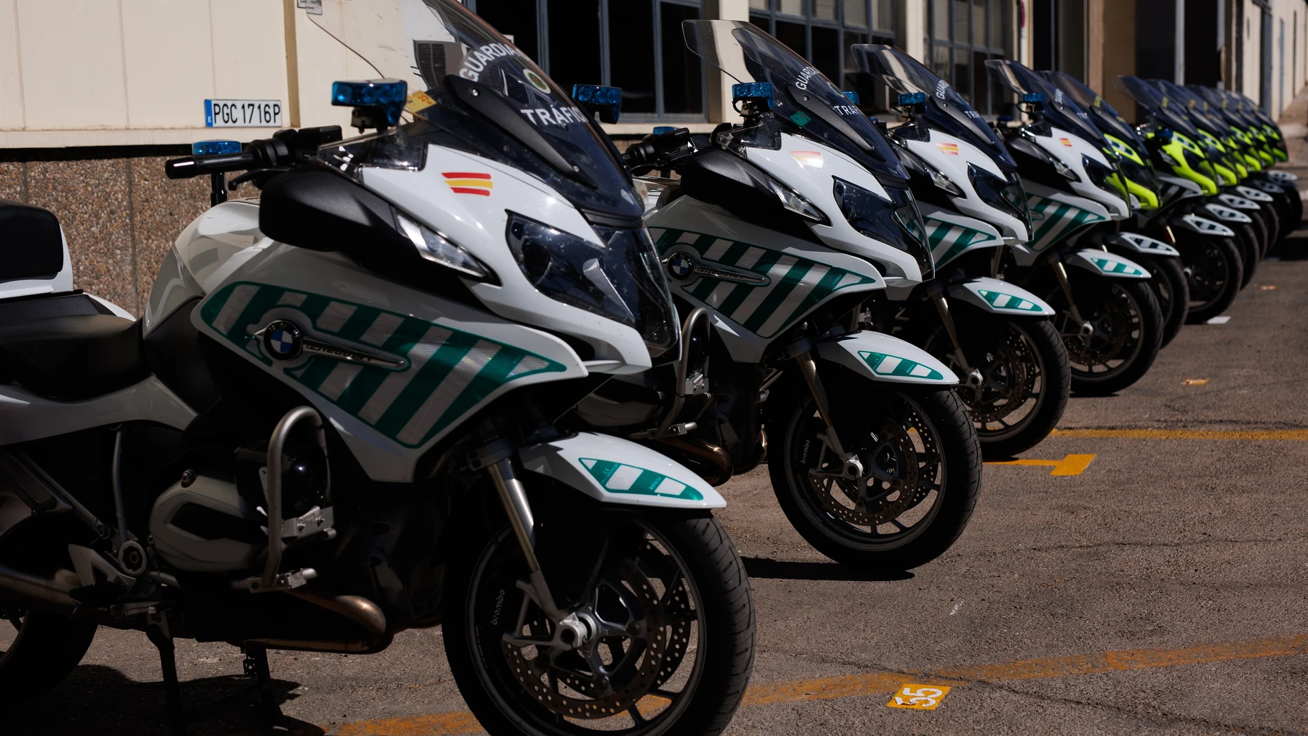 These are the 30 new camouflaged motorcycles of the Civil Guard to monitor the roads