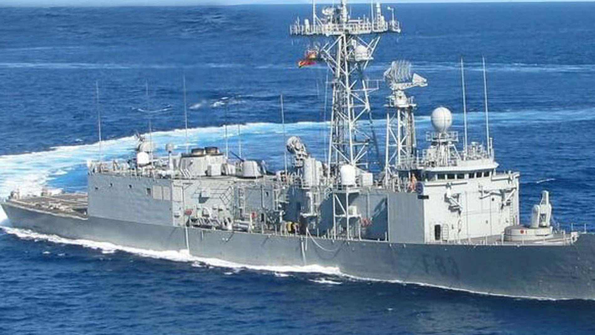 This is how the Navy rehearses with its frigates how to neutralize swarms of drones