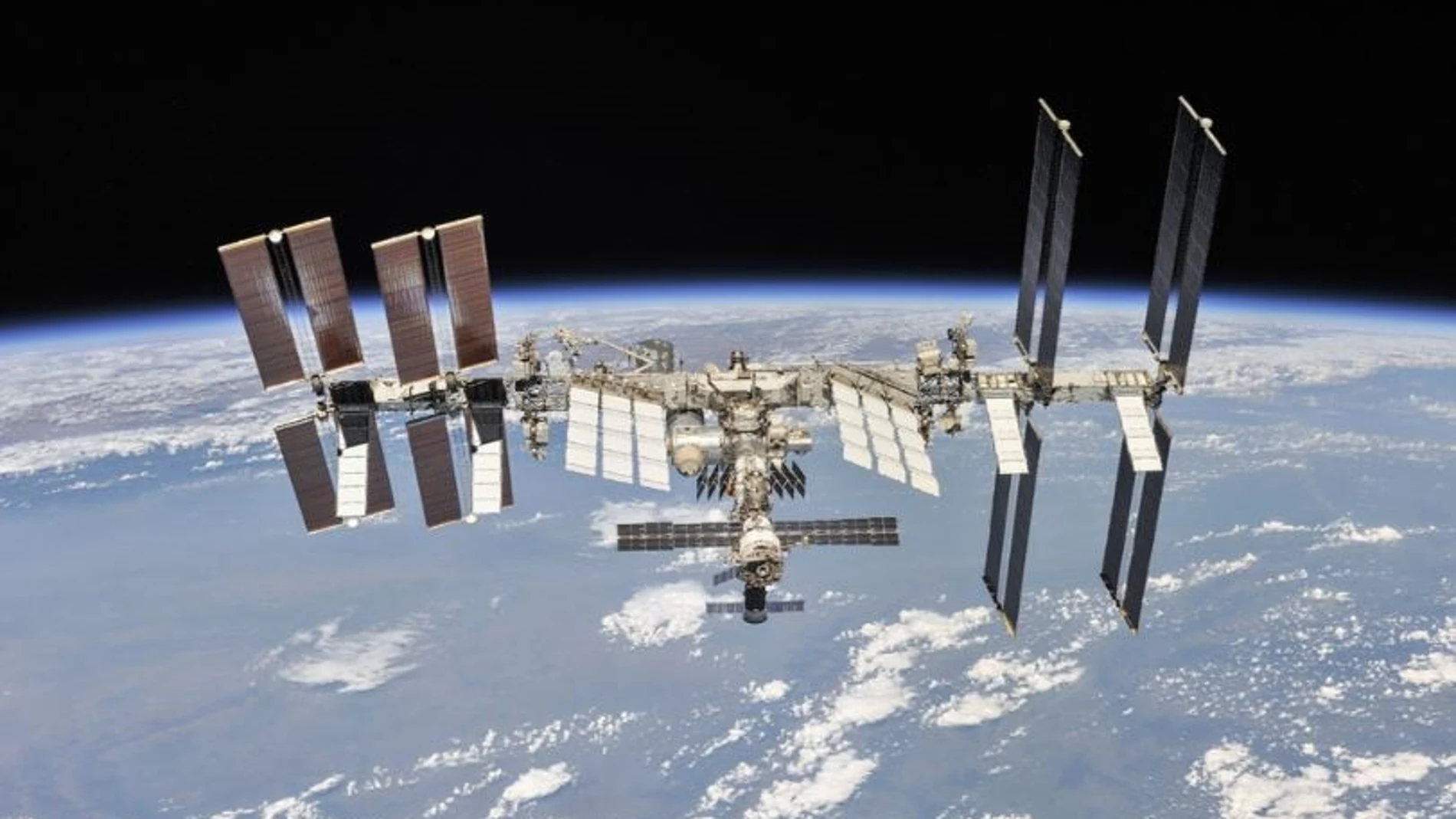 The astronauts of the International Space Station return to normal after the air leak detected by NASA stabilizes