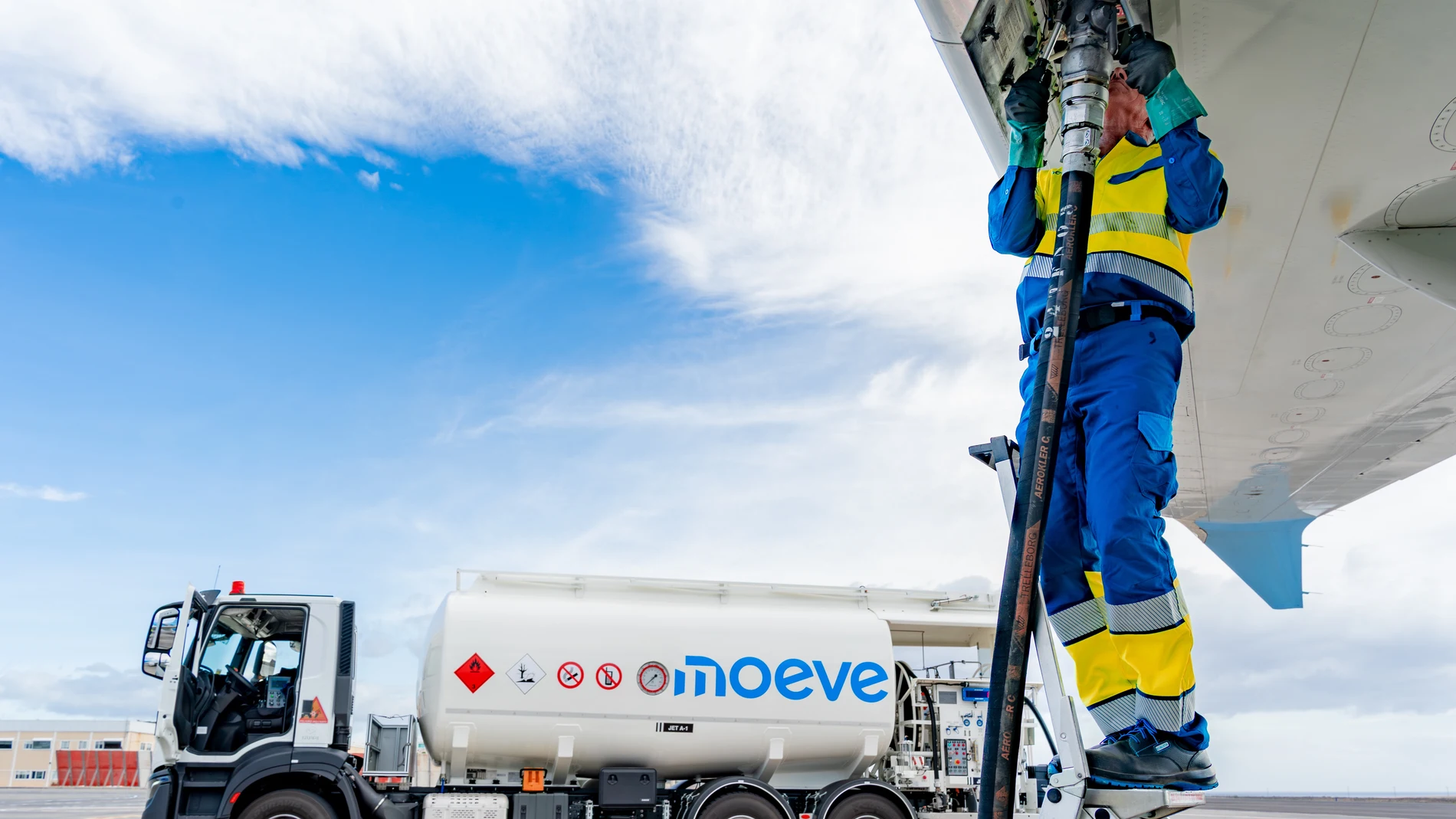 DHL Express secures the supply of SAF in Madrid with Moeve