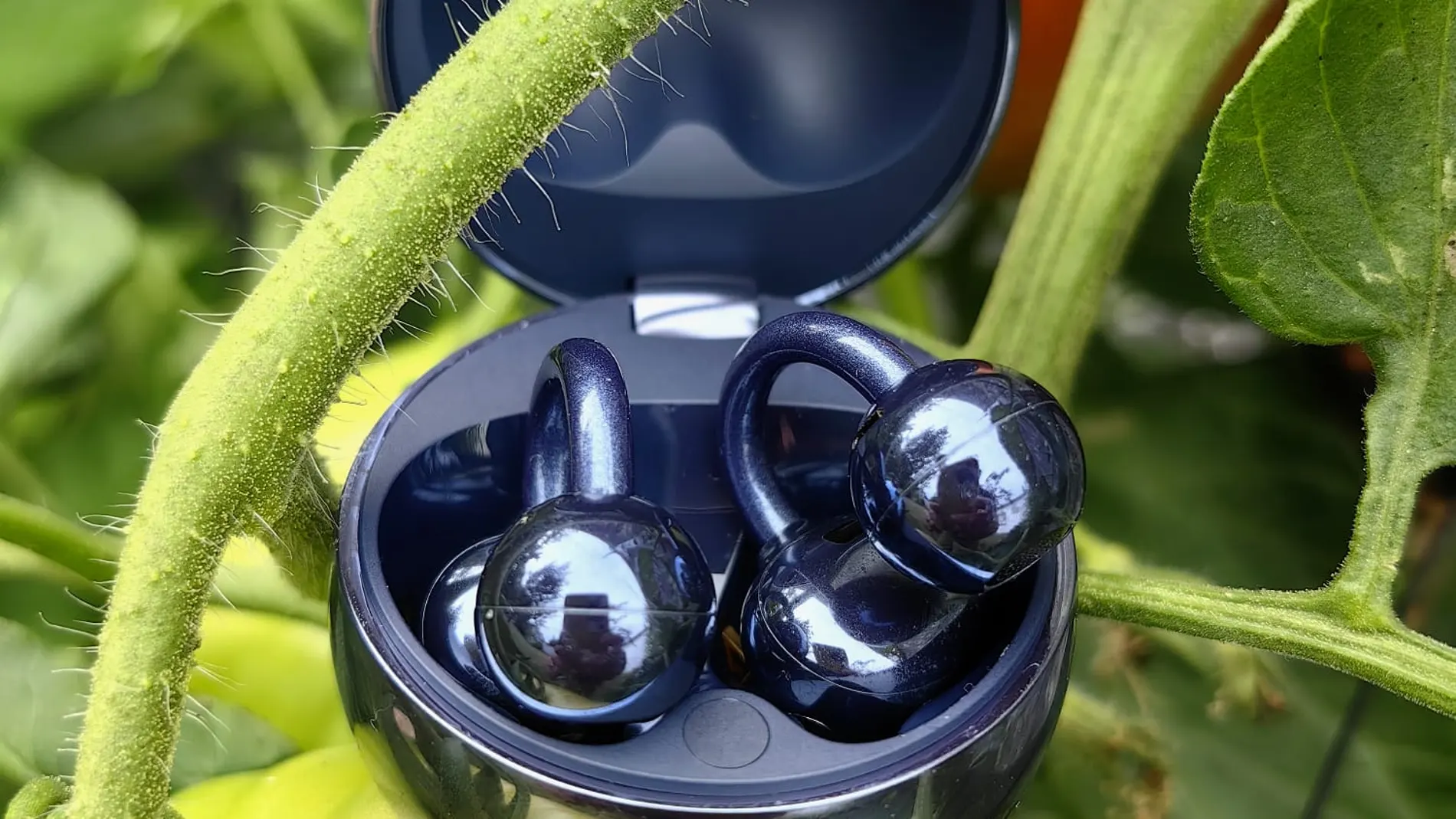 Here's a tomato: Huawei presents its new FreeClip 2 S headphones