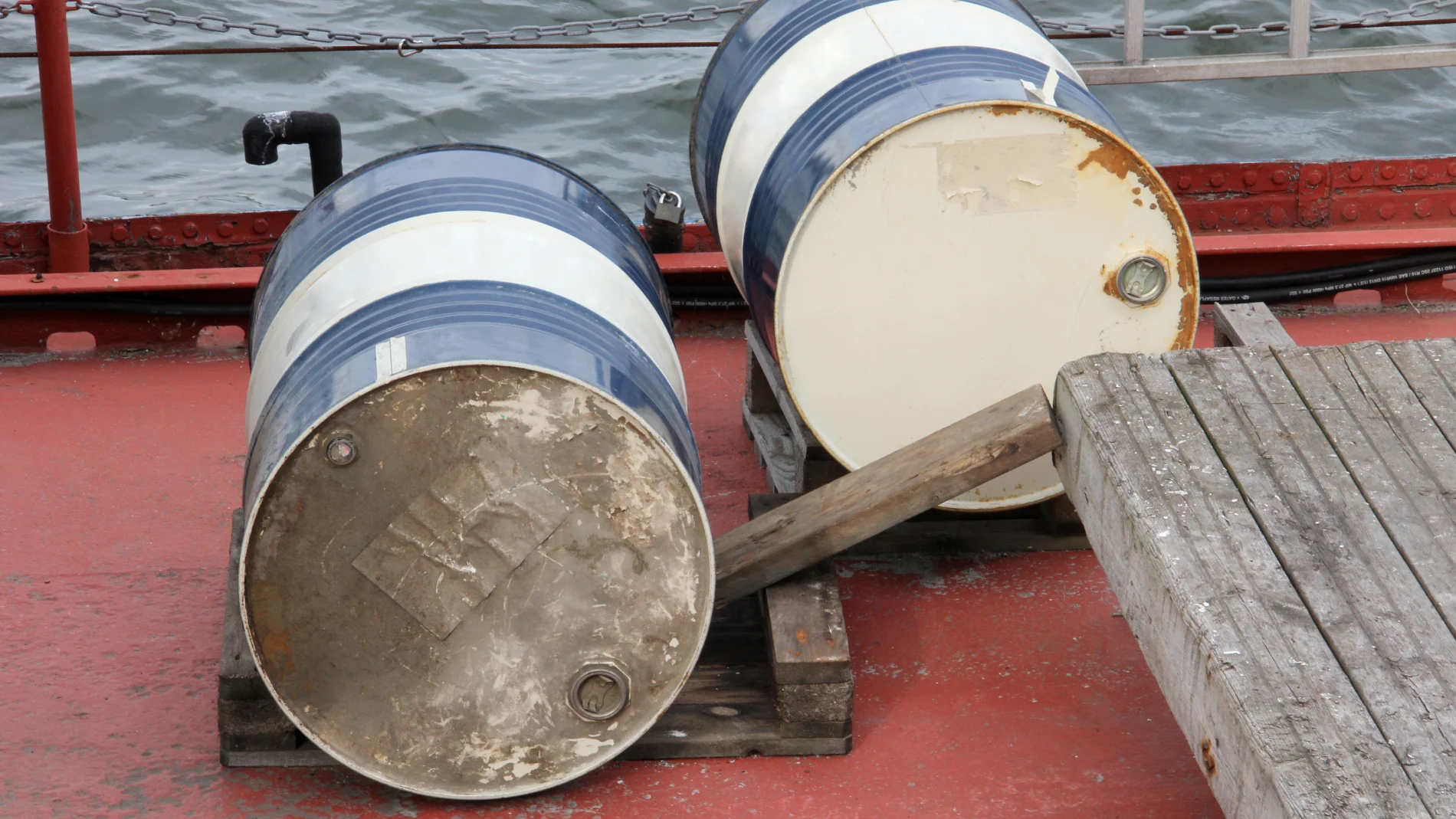 Thousands of radioactive barrels in the Atlantic Ocean: a study reveals its consequences on biodiversity