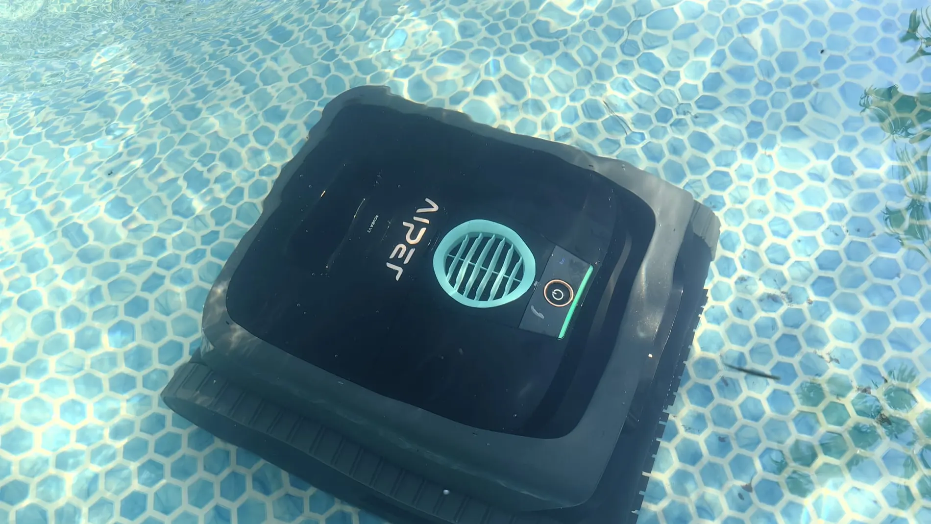 Sunday's gadget: Aiper Scuba V3 or when AI comes to the pool