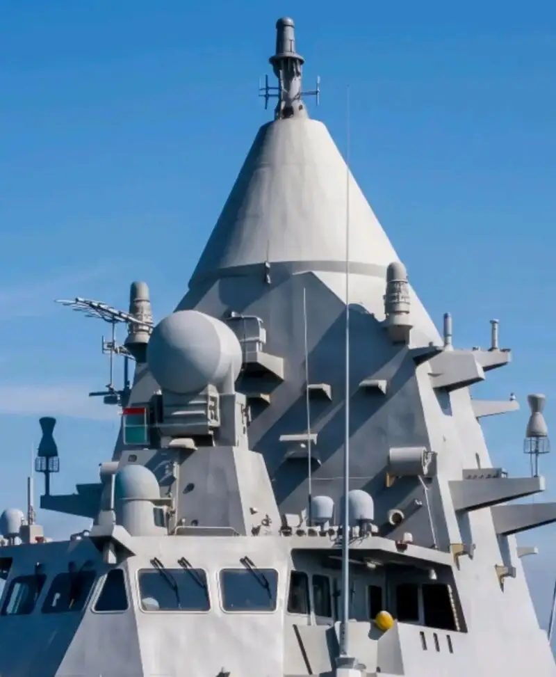 Falaj 3 patrol boat mast.