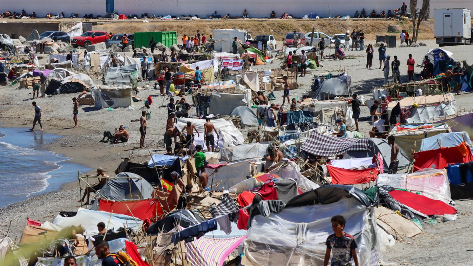 Juan Ruiz, a resident of Ceuta, worried about the tension in the streets: "Everyone already carries pepper spray. That is not normal in a Spanish city"