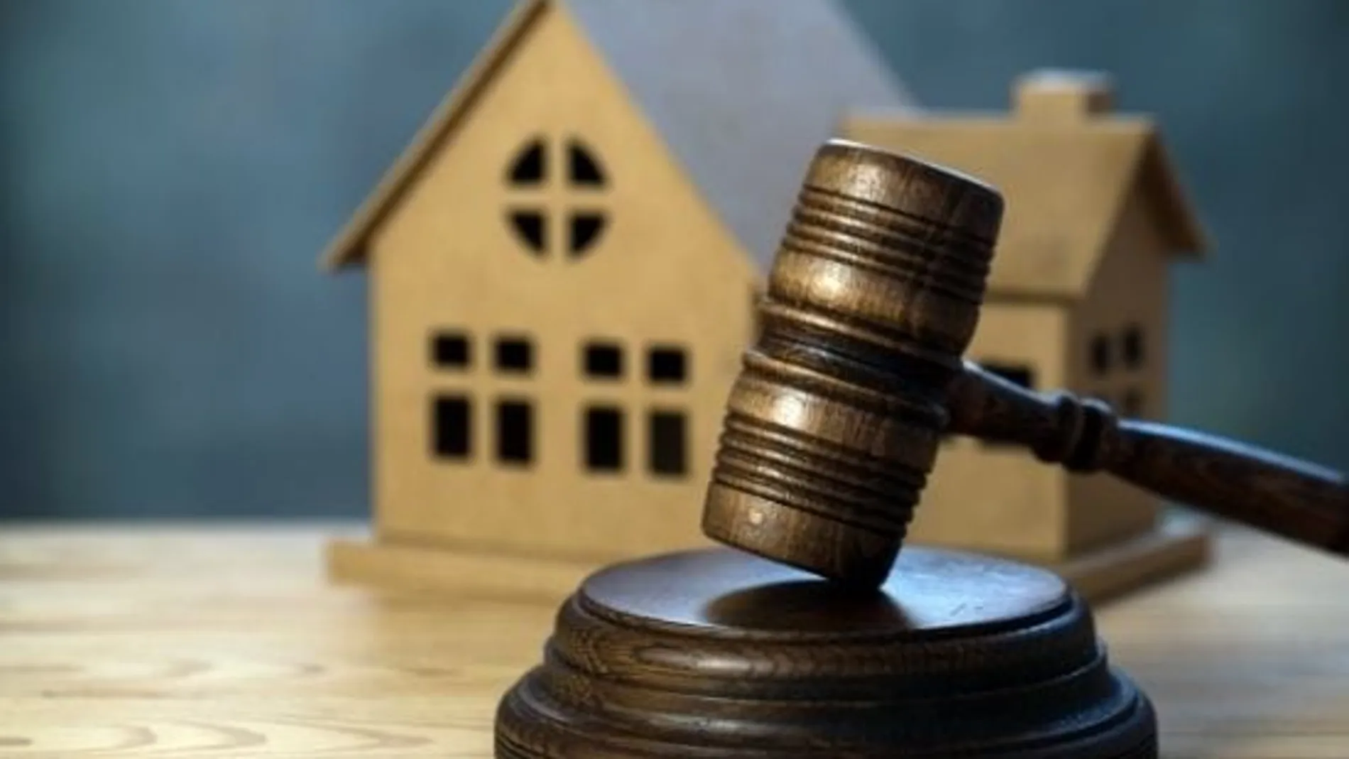 Raúl Gómez, lawyer, on claiming fees from delinquent neighbors: "the community can find itself claiming 6,000 or 7,000 euros and end up collecting only 1,500 because the rest has been taken by the clock"