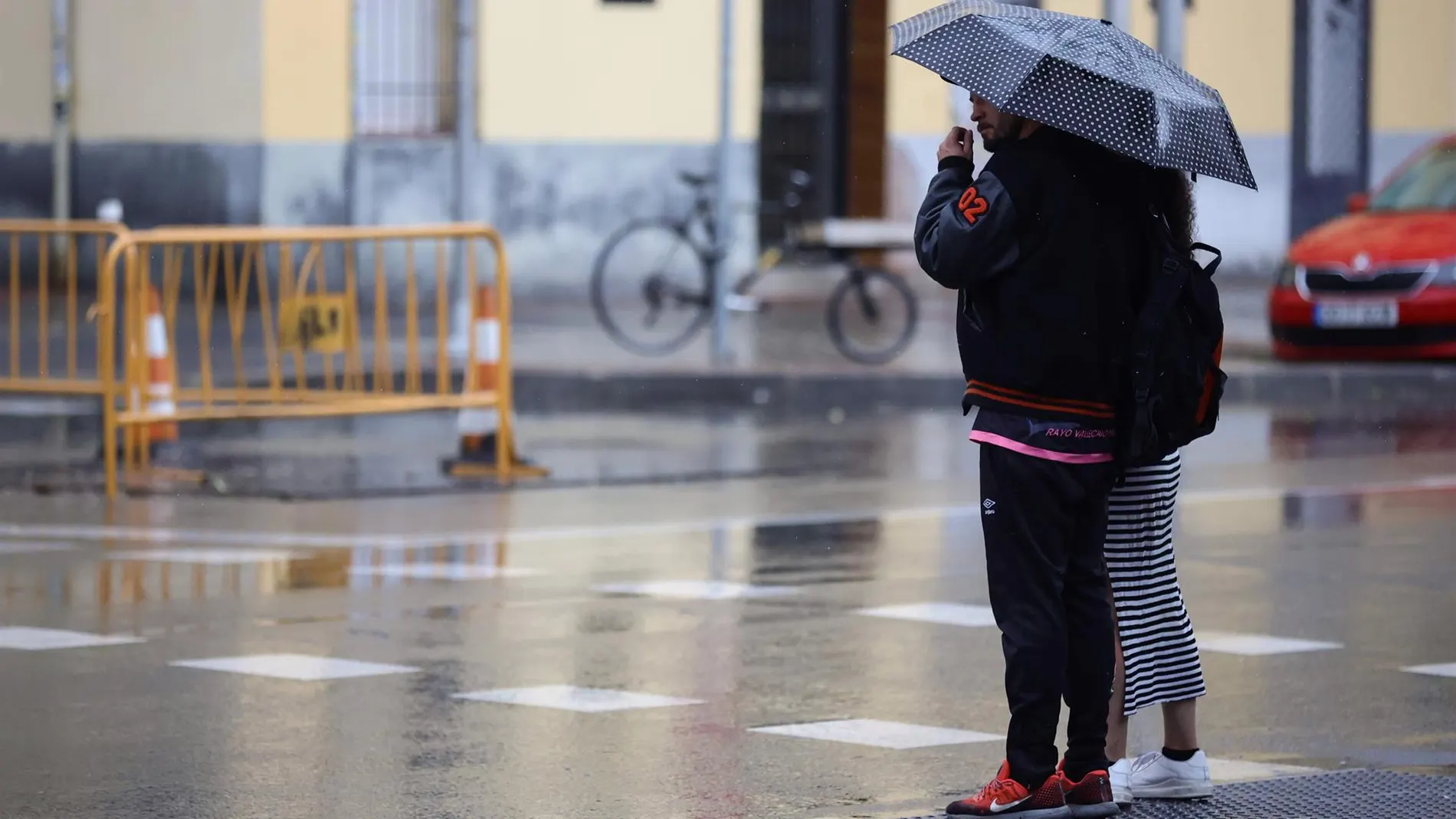The AEMET warns of possible severe storms with large hail in the north of the peninsula, but maintains maximum temperatures of 40 degrees in the south and east.