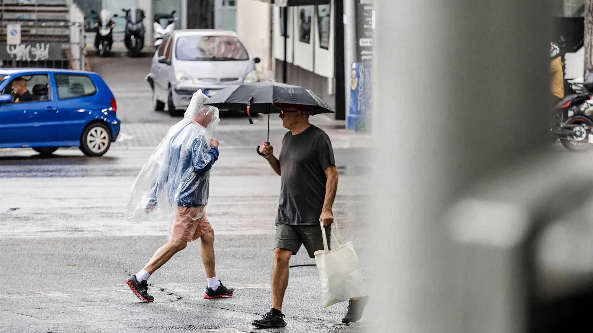 The AEMET warns of very strong storms, hail and intense wind in much of the interior of the peninsula and the Balearic Islands.