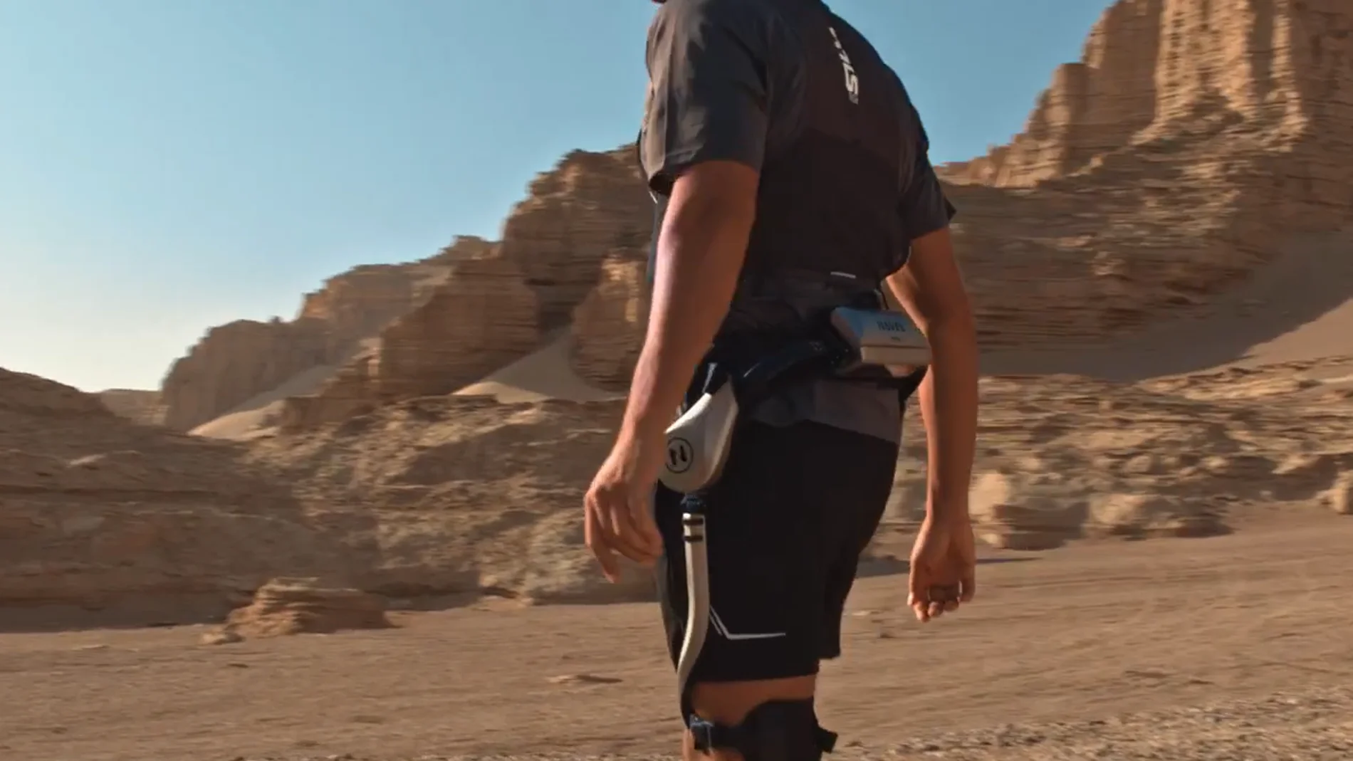 NAVEE bets on movement with a folding scooter and an exoskeleton