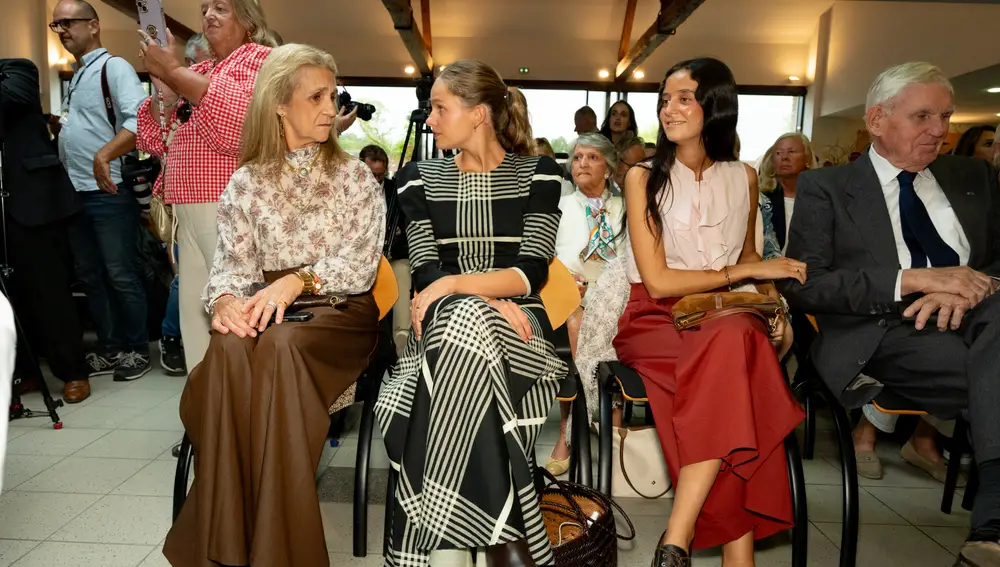 Infanta Elena, Irene Urdangarin and Victoria Federica de Marichalar among the public