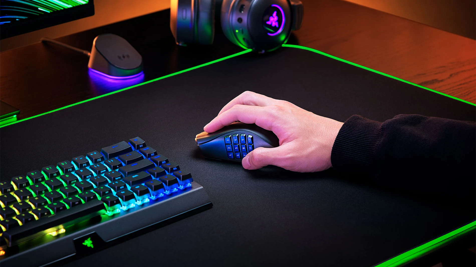 Razer Naga V3 Pro wants to be three mice in one and not only because of its interchangeable side plates