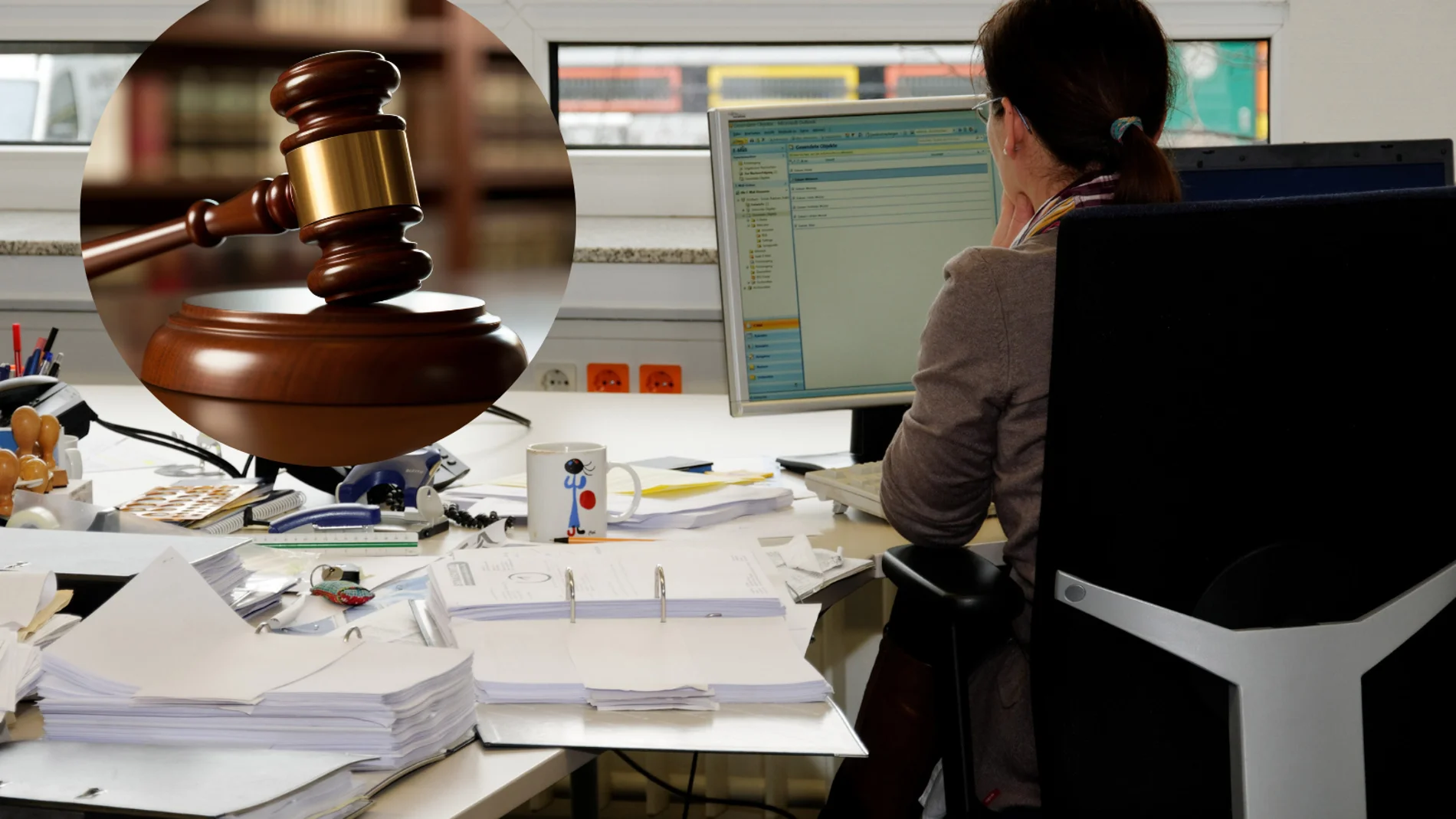 An administrative worker obtains total permanent disability due to a hand ailment after the INSS denied it to her