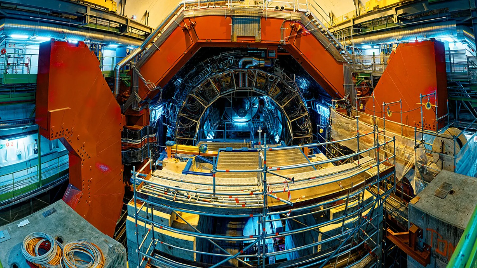 CERN detects unexpected behavior inside the atomic nucleus