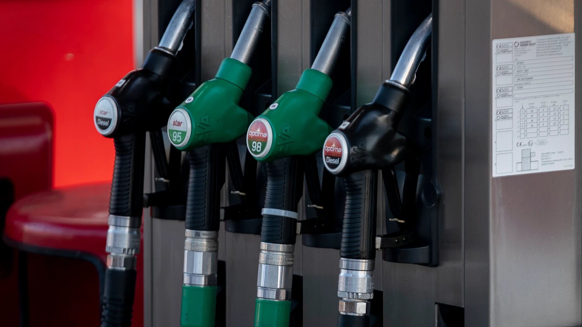 Drivers of gasoline and diesel vehicles are urged to fill up their tank before Monday
