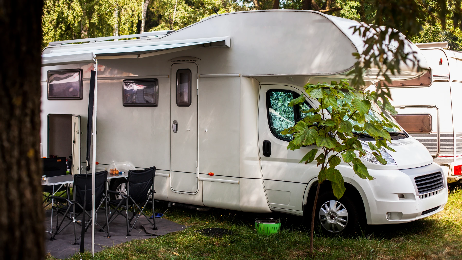 He put a caravan in the garden to temporarily house his son, but four months later he received a letter from the town hall