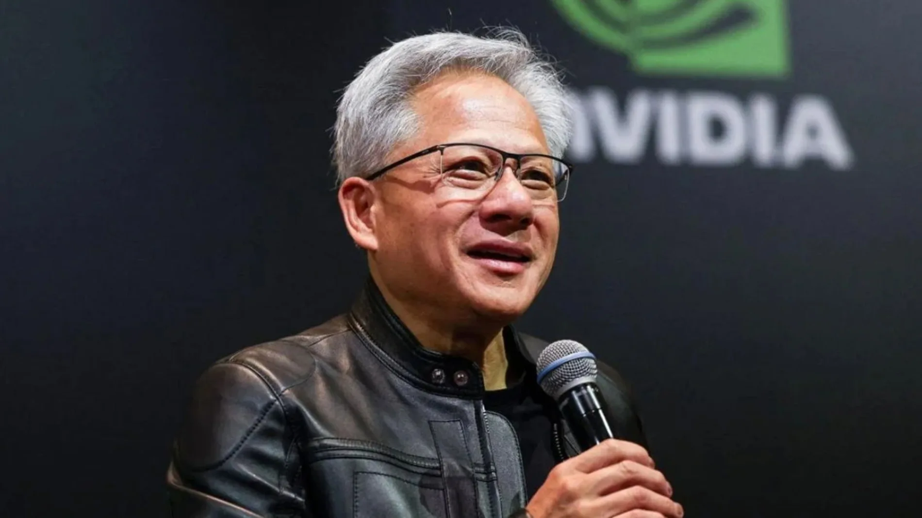 Jensen Huang, CEO of Nvidia, assures that AI will make electricians and bricklayers some of the highest paying jobs in the world
