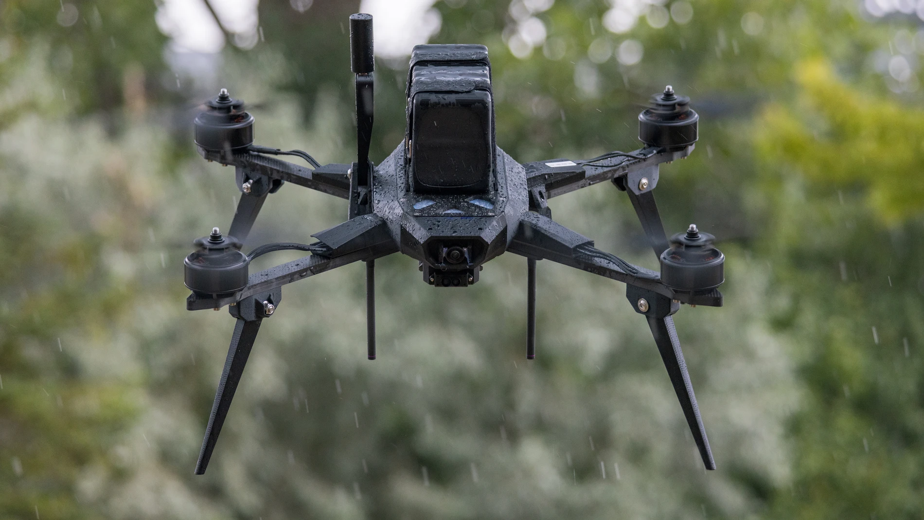 The US orders 4,000 kamikaze drones that a single operator can control dozens