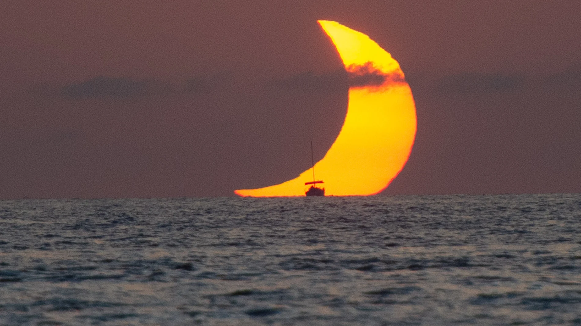 There is almost a year left until the 2027 eclipse and prices are already skyrocketing in Spain: more than 5,000 euros for one night
