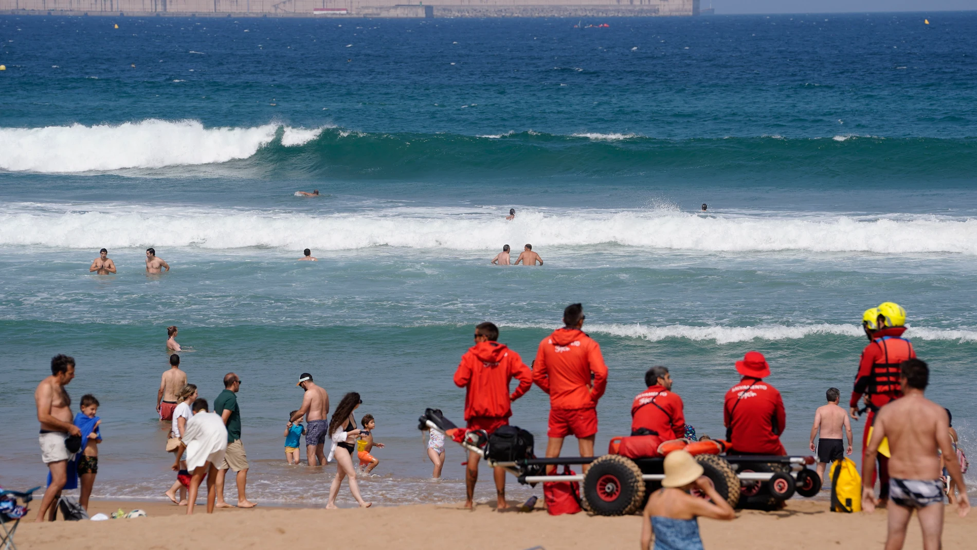 Up to 37 degrees in the southwest and very strong gusts in the Strait: the AEMET warns the Spanish about the episode expected this Saturday