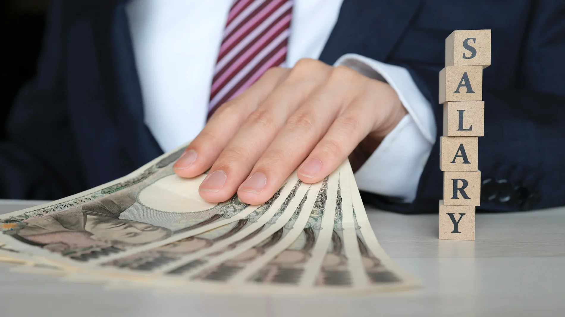 A labor lawyer confirms it: a worker may demand a salary increase in these cases