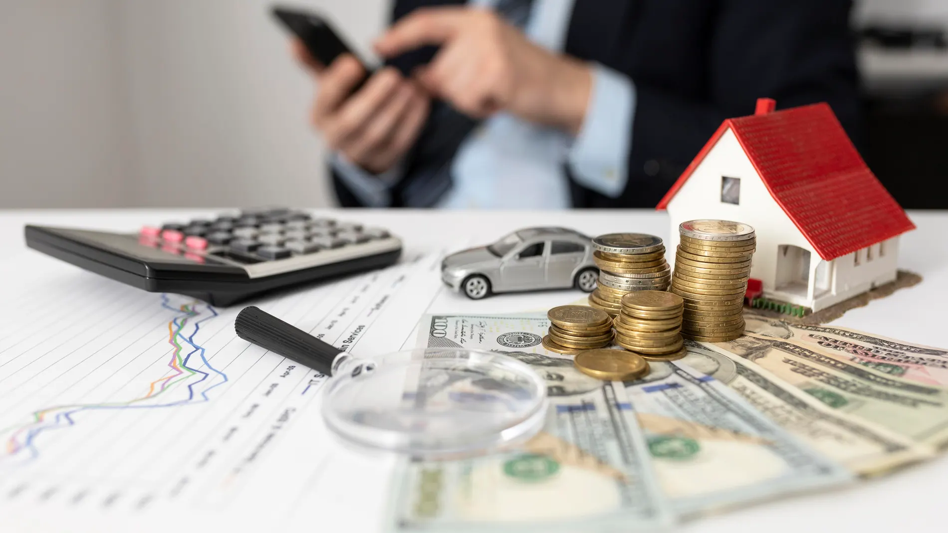 A notary explains why you should not always choose the loan with the lowest APR: "Interest is not the only thing you pay"