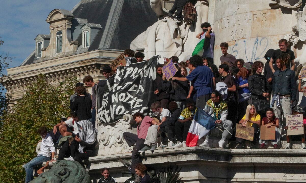 France in the streets: students raise their voices against cuts