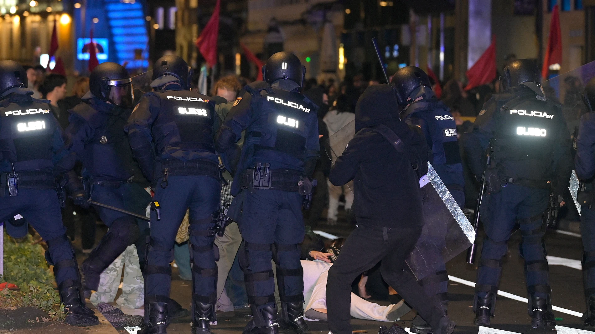 Moncloa synchronizes all its "satellites" so that "there is no peace in the streets" and places Vox at the center of the campaign