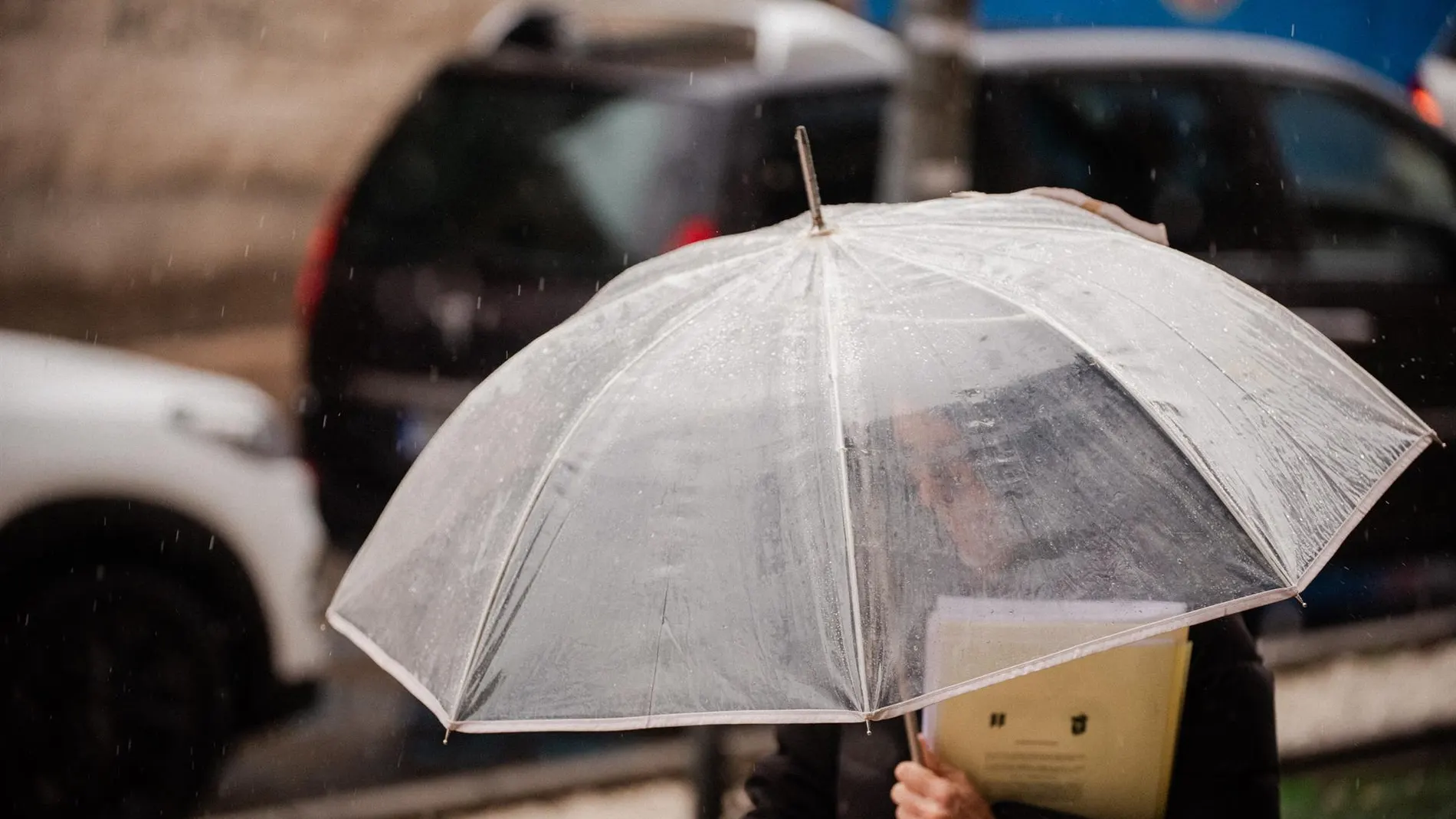 The AEMET activates orange warnings due to Storm Austen: waves of up to 8 meters in the Cantabrian Sea and strong winds