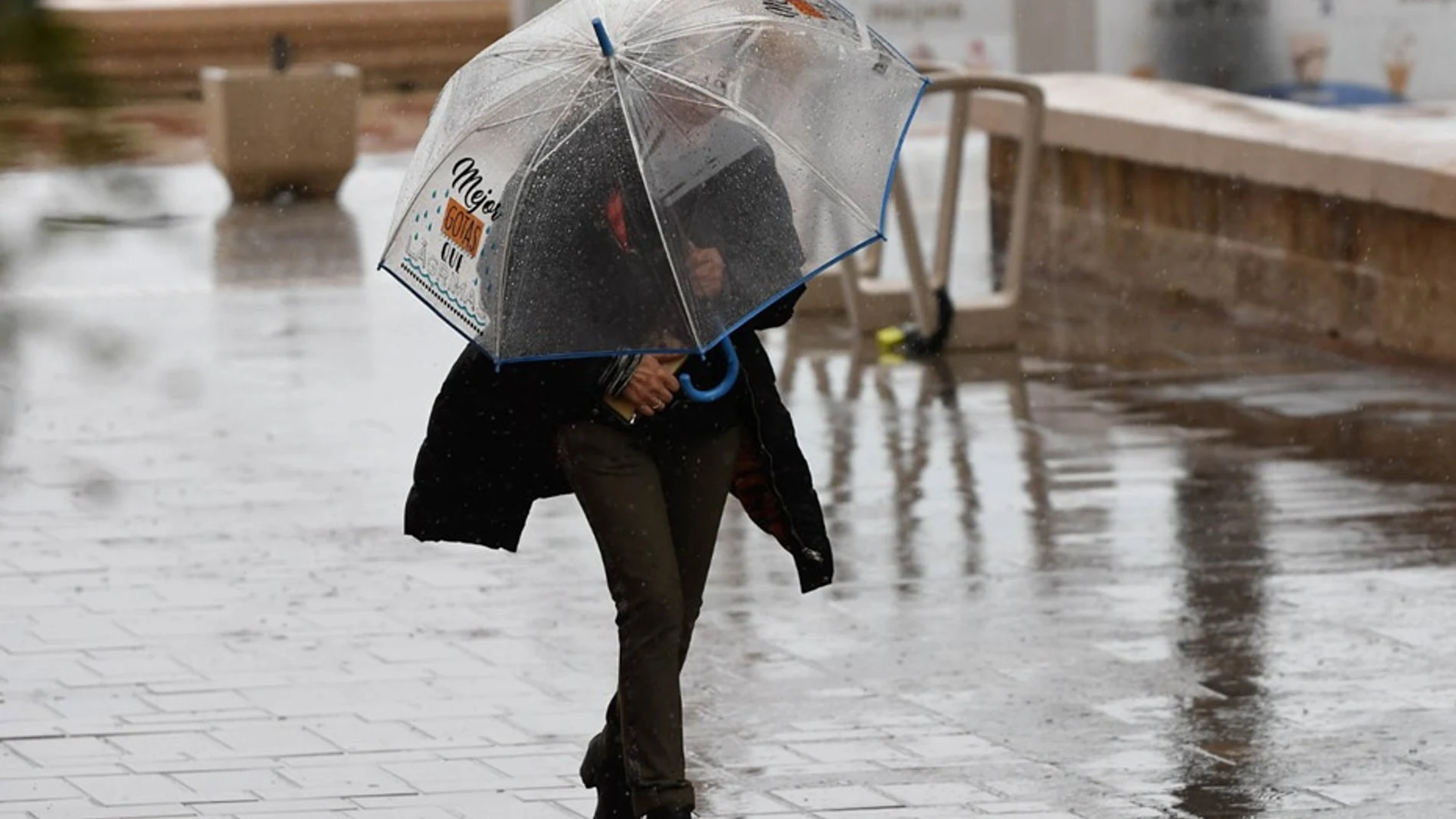 The AEMET activates warnings for rain and storms in eleven communities this Friday, with a red alert in Castellón and Tarragona