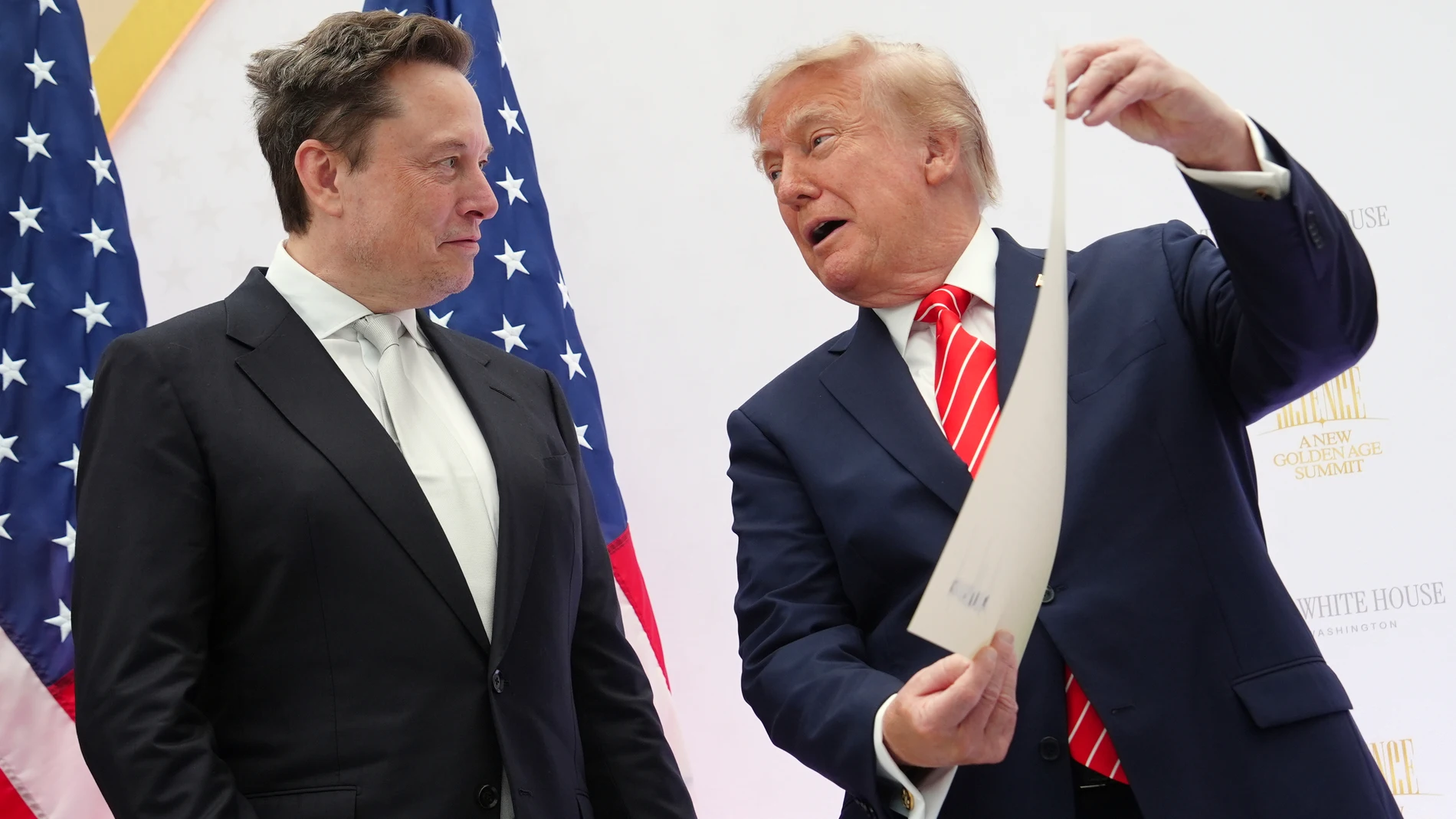 Trump calls 'enemies' those who continue to use the term 'artificial intelligence' instead of 'superintelligence'